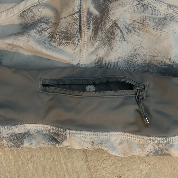 Lululemon SPEED UP SHORT low rise 2.5” - Picture 4 of 5